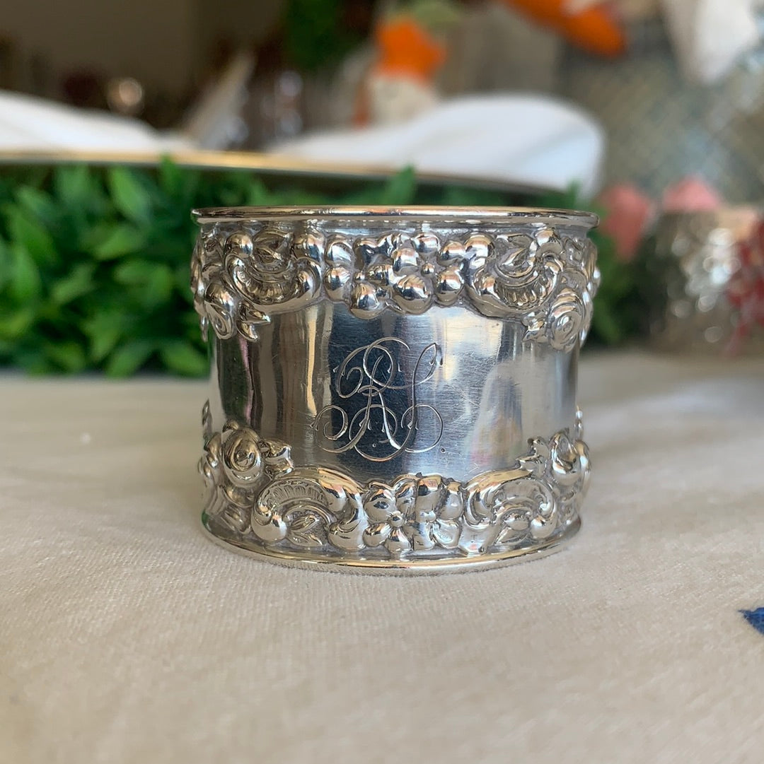 REPOUSSEE FLORAL NAPKIN RING