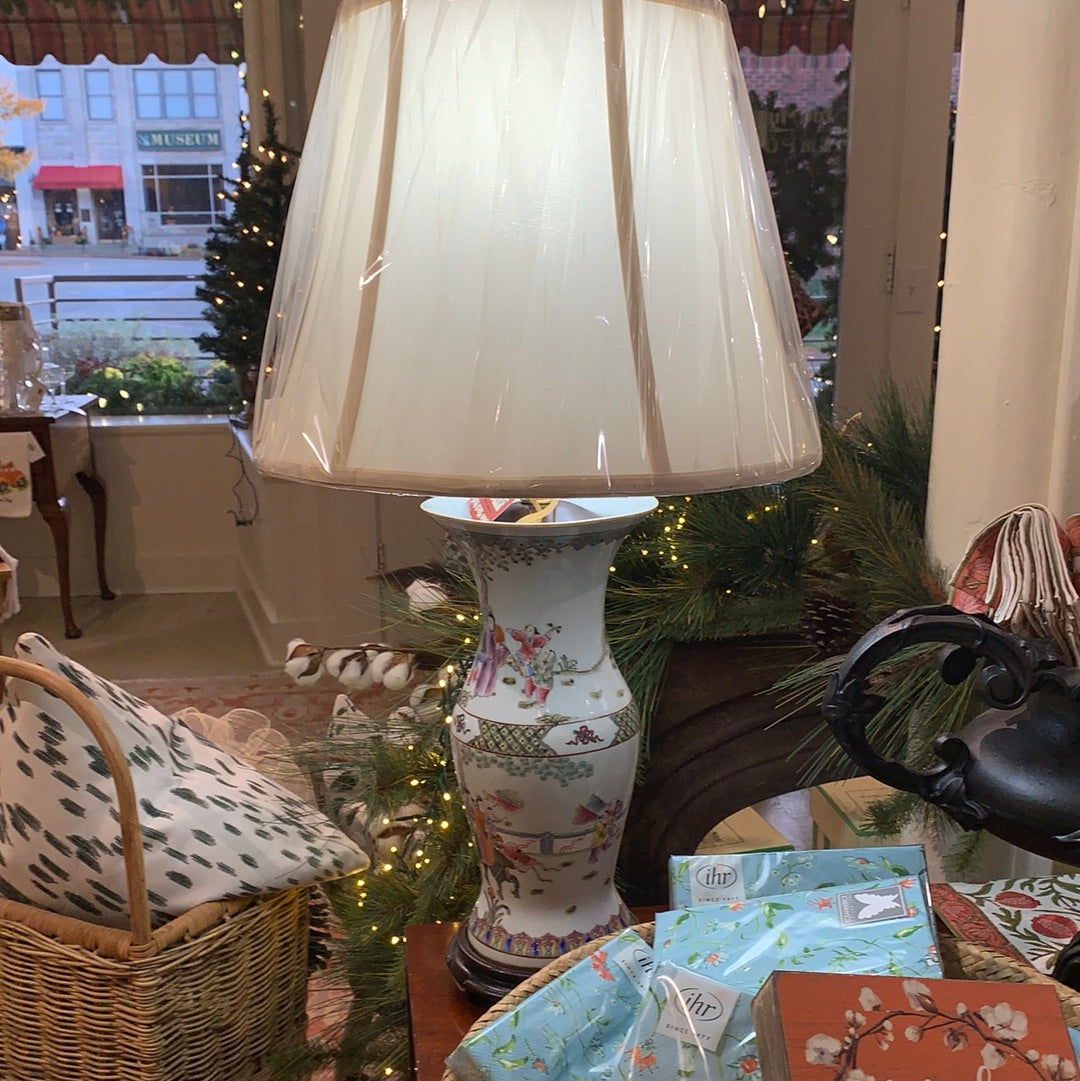 28 PORCELAIN ROSE FAMILLE LAMP
