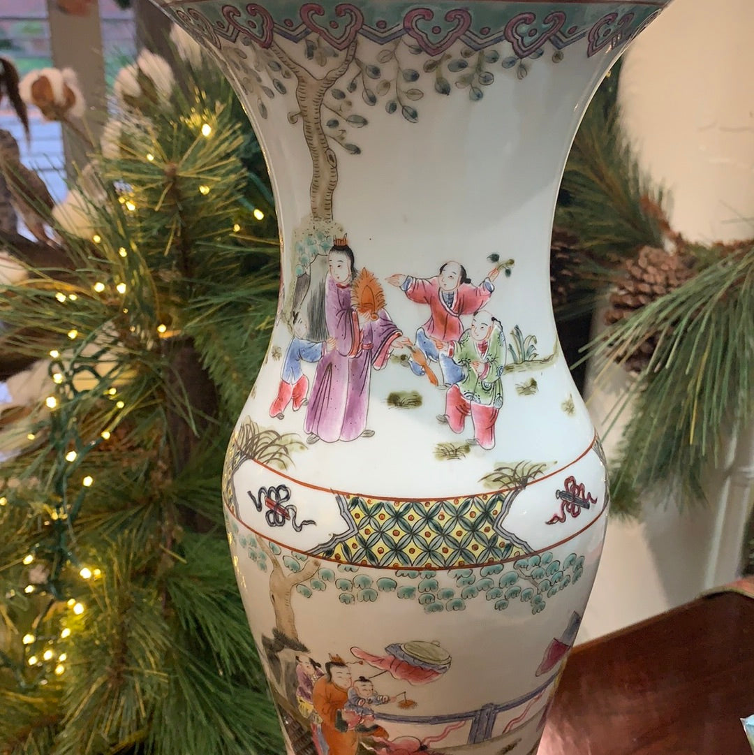 28 PORCELAIN ROSE FAMILLE LAMP