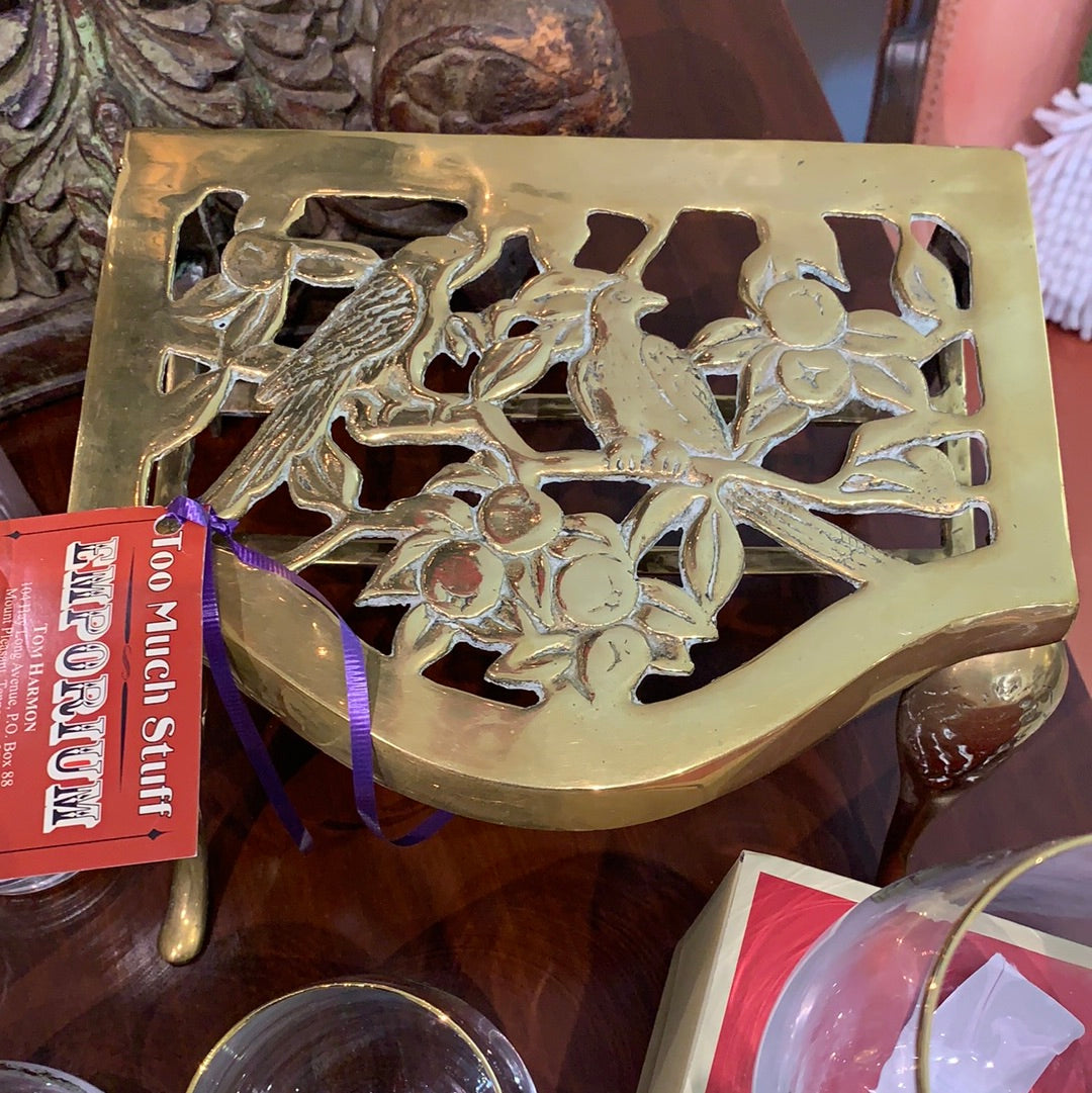 ENGLISH BRASS TRIVET ON STAND
