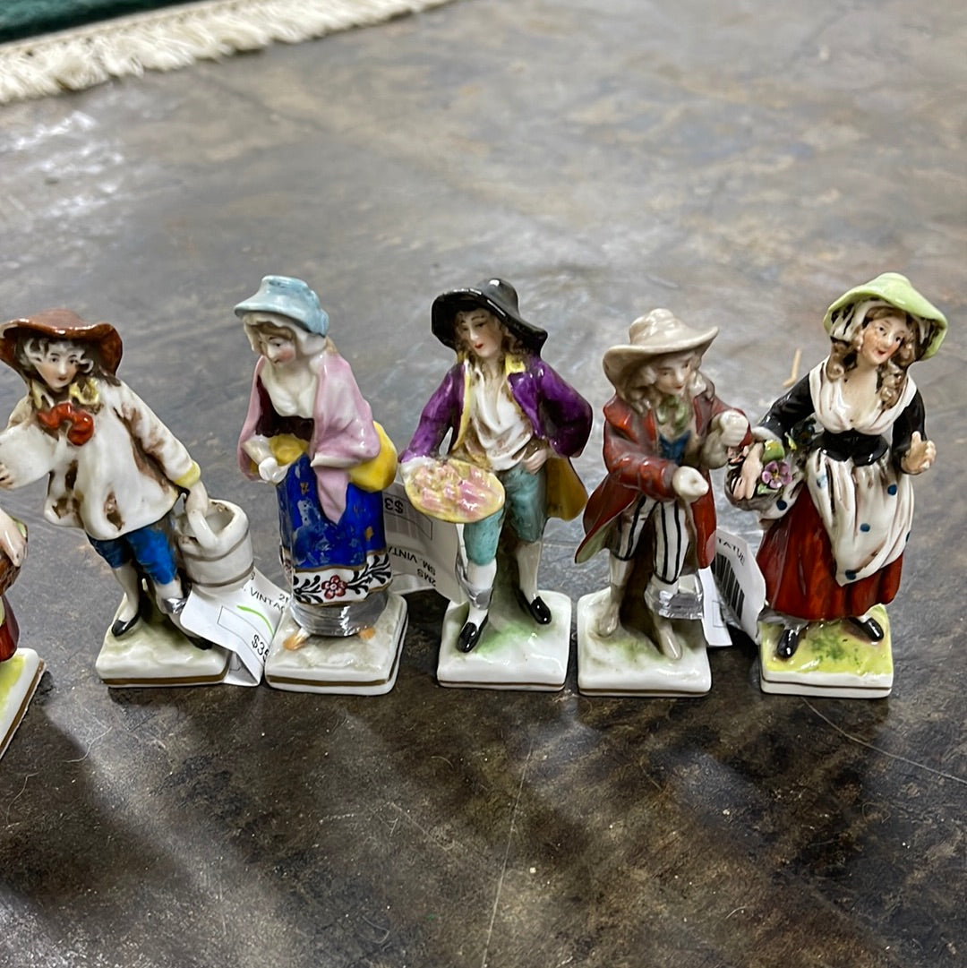 SM. VINTAGE CAPODIMONTE STATUE
