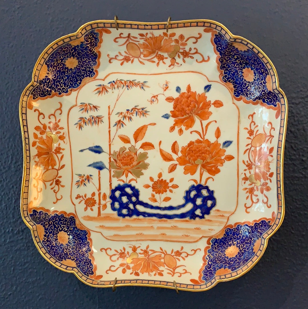 ANTIQUE IMARI DISH