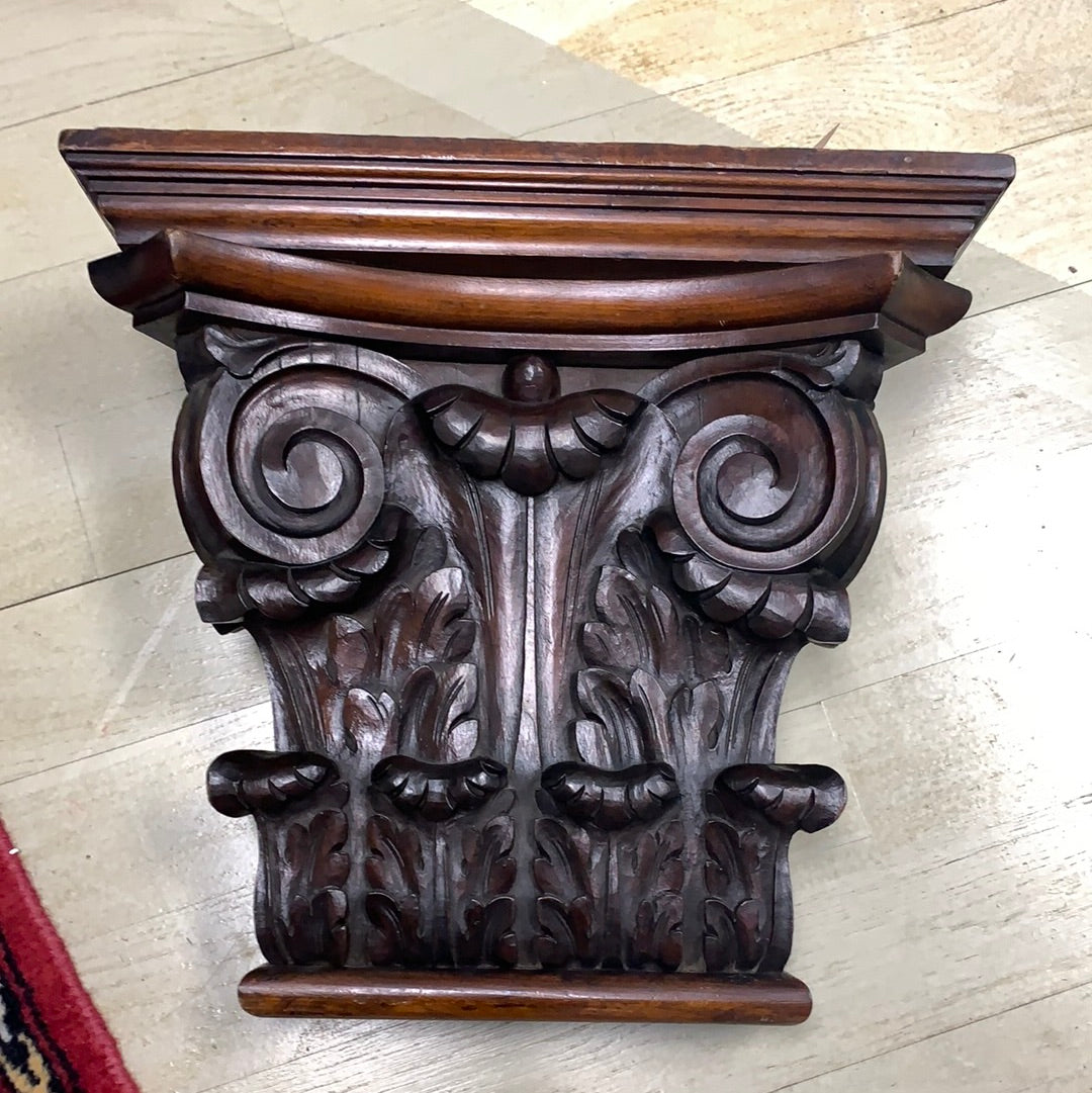 SM. MAHOGANY CAPITAL, c. 1800