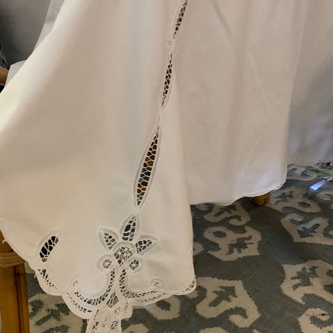 White Tablecloth