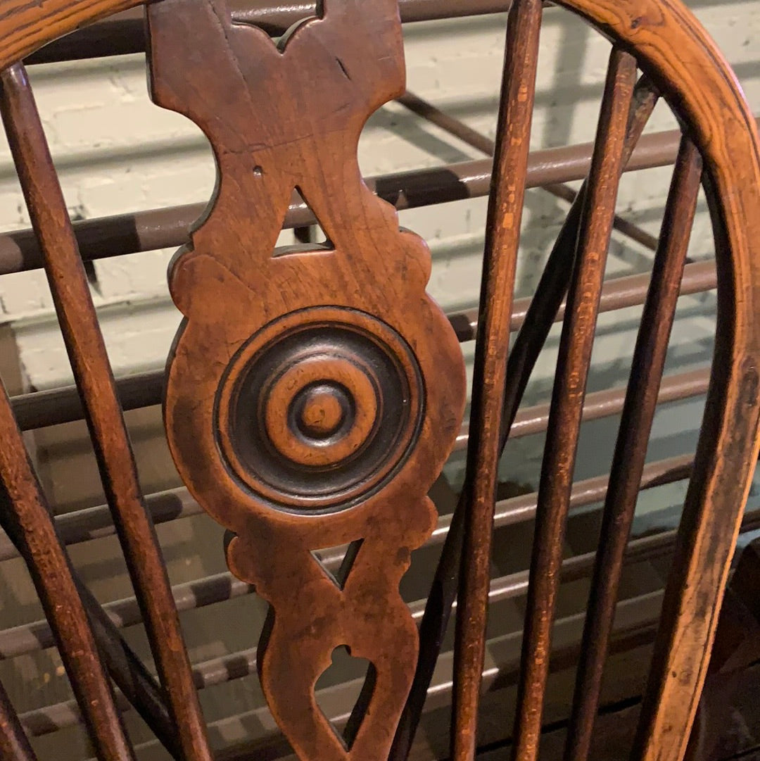 BULL'S-EYE BACK CHAIR