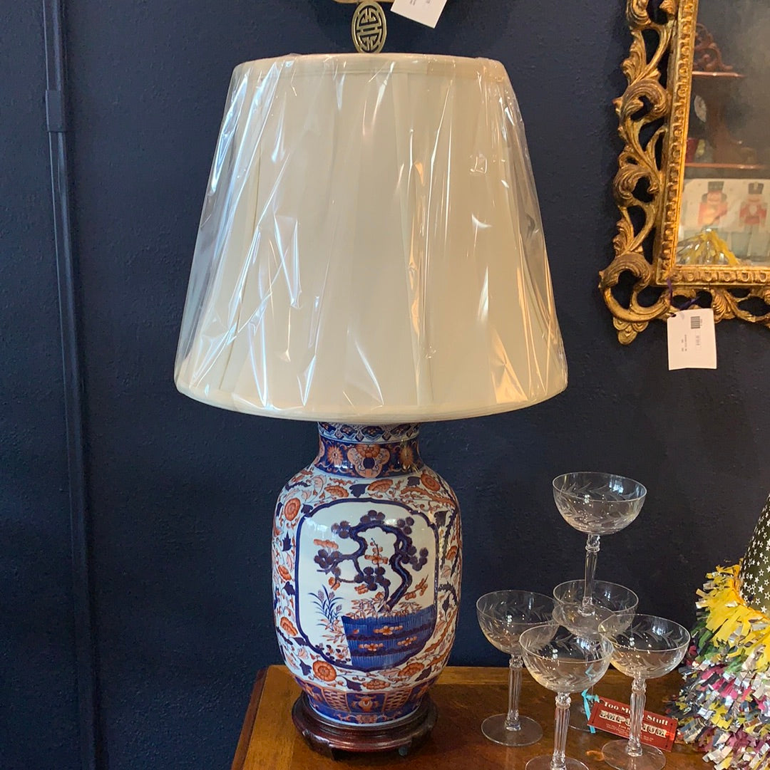 PORCELAIN IMARI VASE LAMP