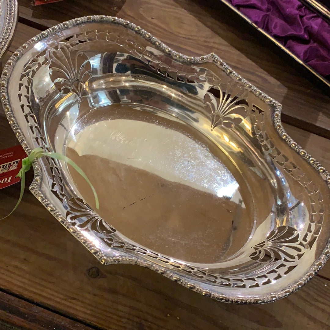 SILVERPLATE BREAD TRAY