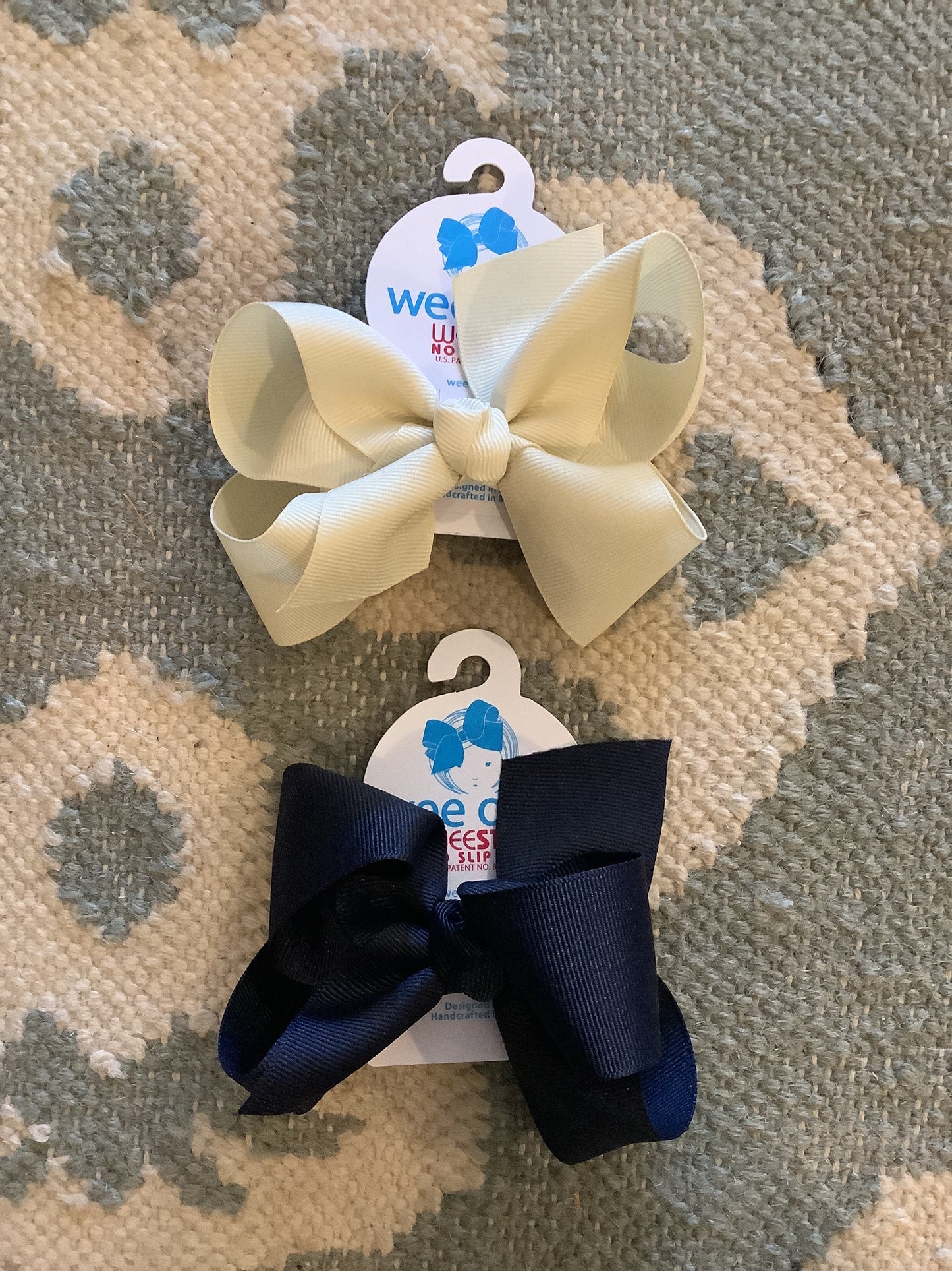 Medium classic hair bow