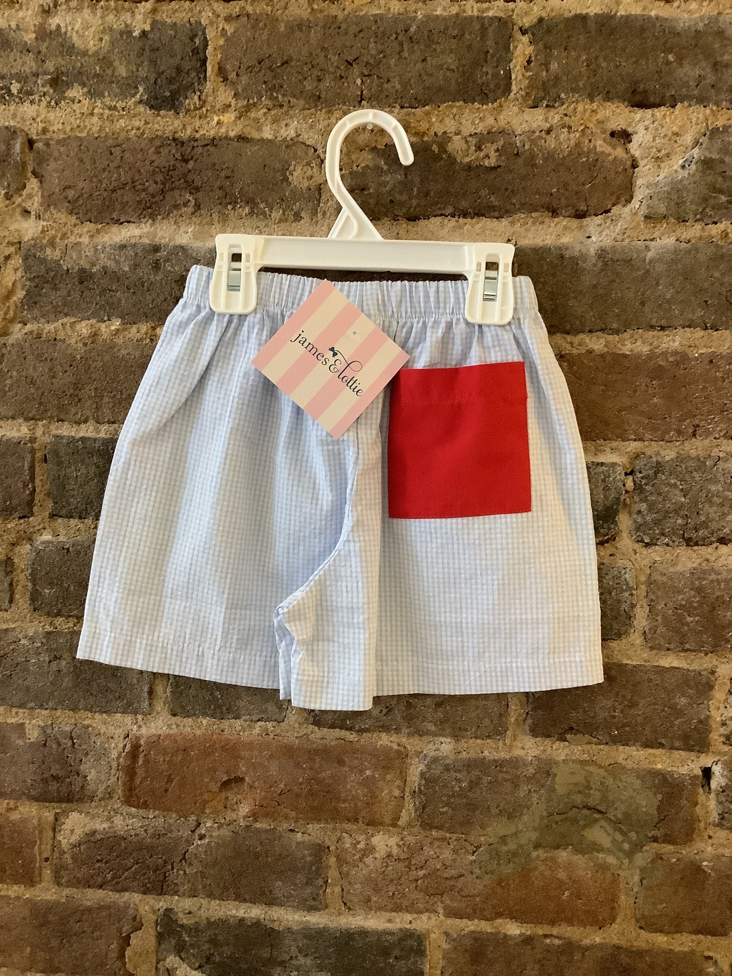 Conrad short with red pocket