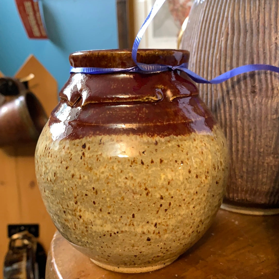 BROWN/RED POTTERY VASE