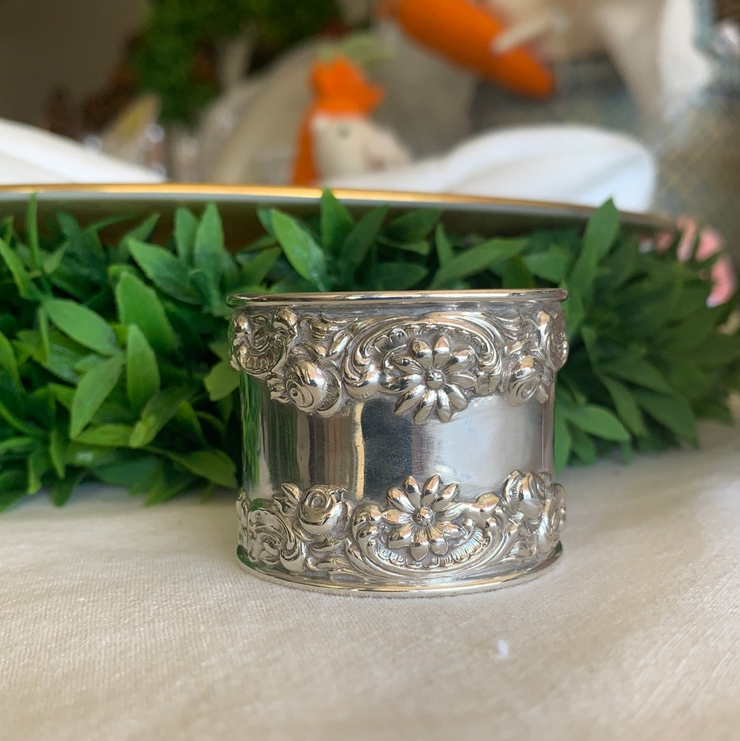 REPOUSSEE FLORAL NAPKIN RING