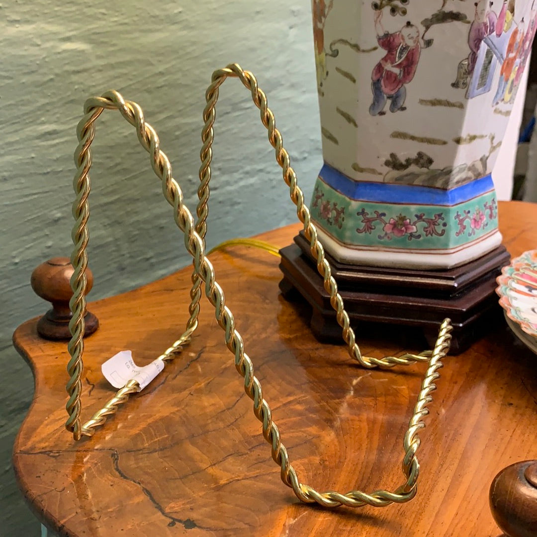 LG. TWISTED GOLD PLATE STAND